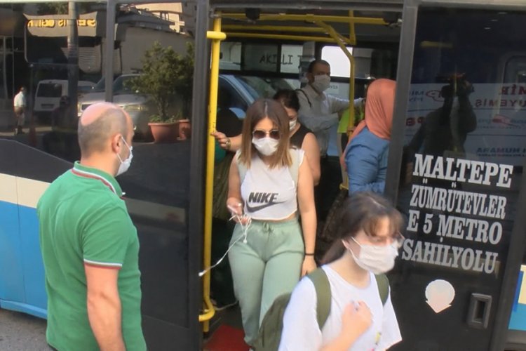 Minibüslerde sosyal mesafe unutuldu