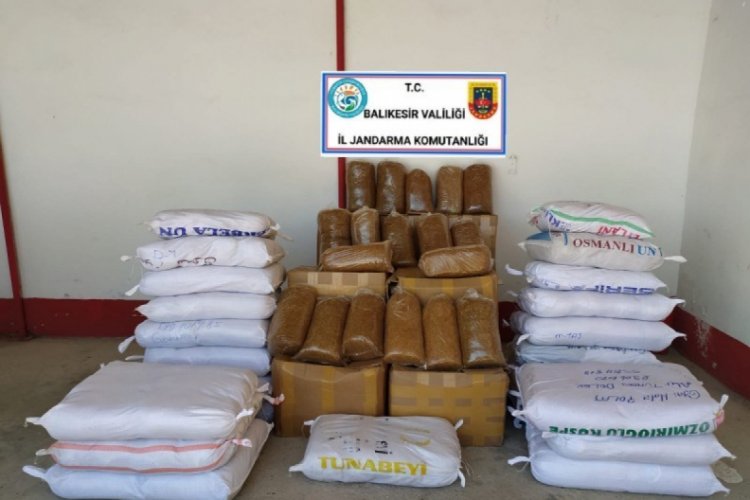 Kargo araçlarında 3 bin 800 kilo kaçak tütün ele geçirdi