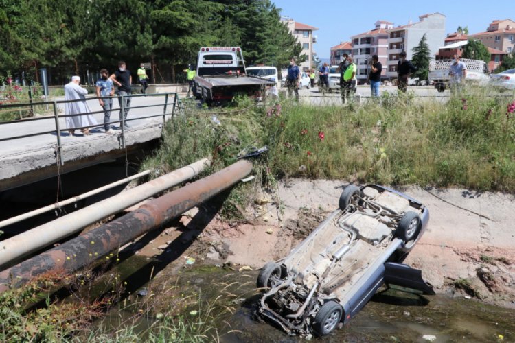Otomobil sulama kanalına uçtu: 1 yaralı