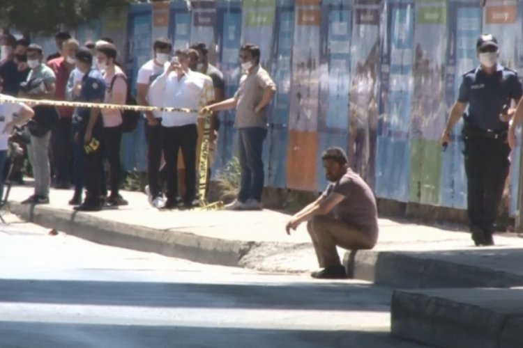 Alevler içerisinde kalan aracına son kez böyle baktı