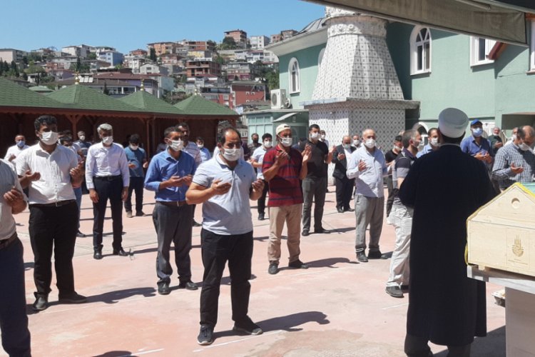 Yolda kayarken otobüs altında can veren 4 yaşındaki Hüseyin toprağa verildi