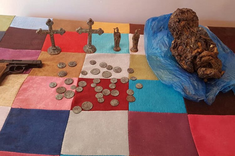 Kaçakçılık operasyonunda bebek mumyası ele geçirildi