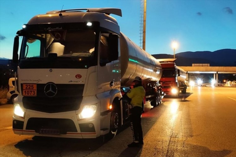 Yük taşıyan araçlar denetlendi
