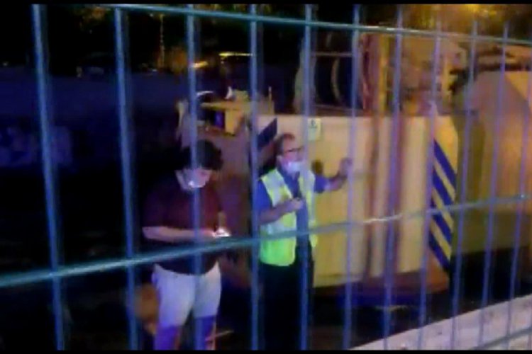 Tren istasyonunda raylara giren kişiyi elektrik çarptı