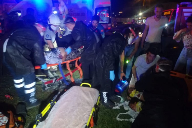 Otomobil ile belediye otobüsü çarpıştı: 1 ölü, 5 yaralı