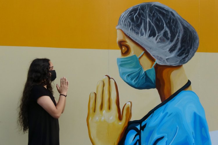 Sağlık çalışanlarına grafitili teşekkür