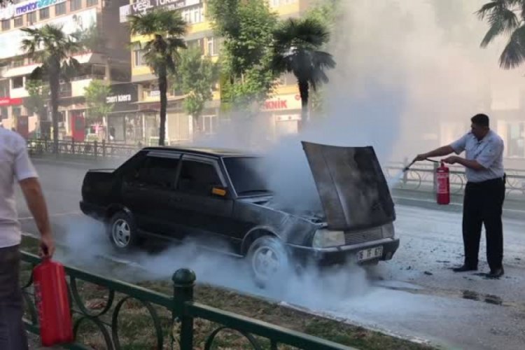 Bursa'da seyir halindeki araç yandı