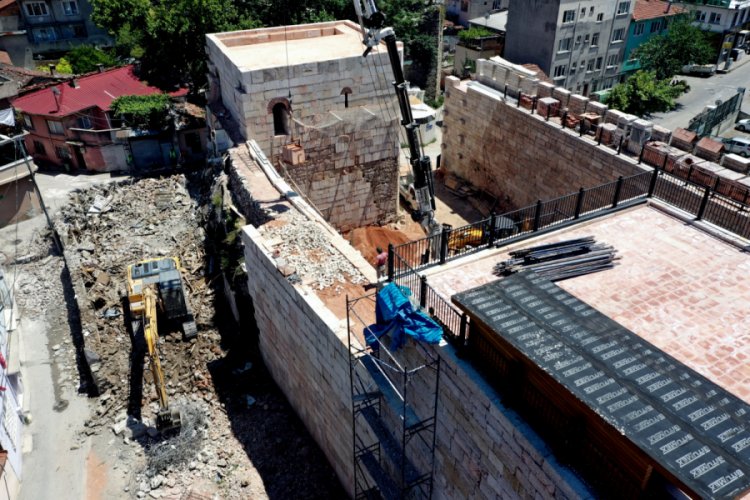 Bursa'da sur duvarını kuşatan binalar kaldırıldı