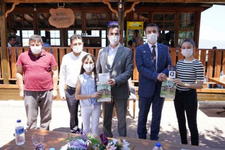 Bursa Kestel Belediye Başkanı Tanır'dan öğrencilere ödül