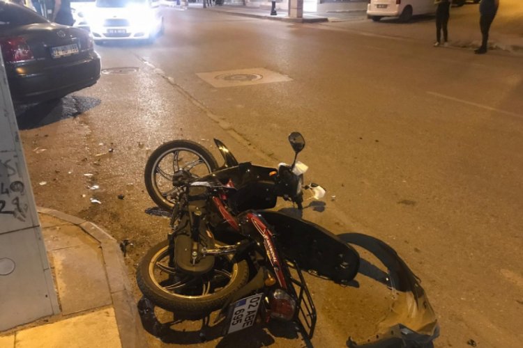 Otomobil ile motosiklet çarpıştı: 2 yaralı