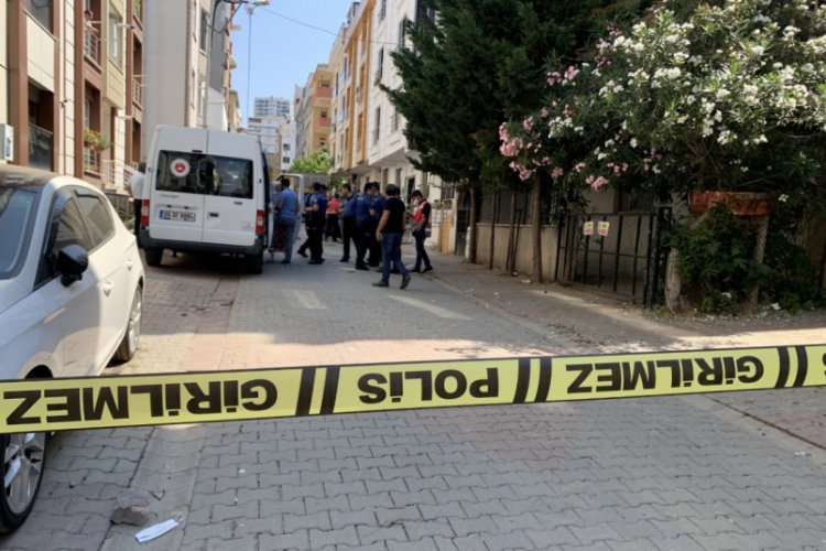 Boşandığı karısını sokak ortasında kurşunladı!