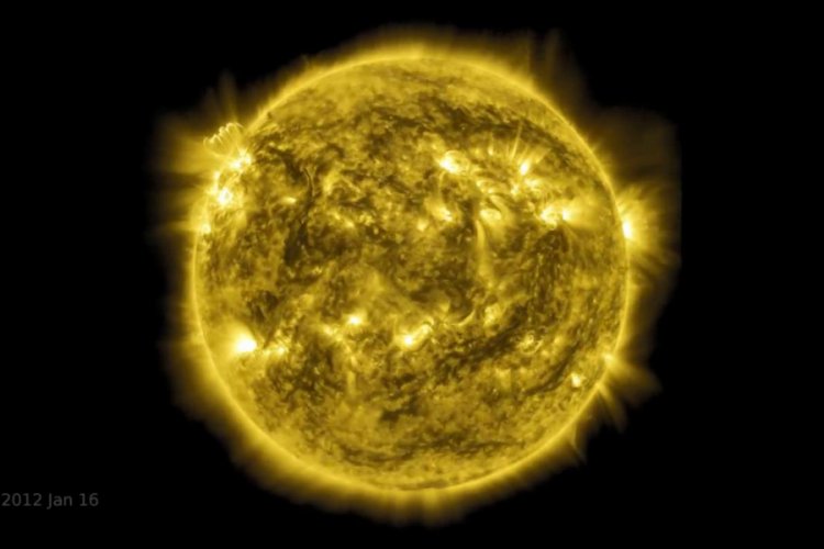 NASA, Güneş'in 10 yıllık fotoğraflarını 1 saatlik film haline getirdi