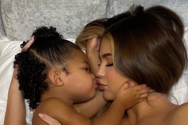 Kylie Jenner'ın 4:43 dövmesi