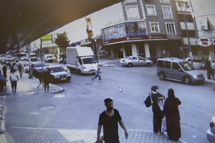 Kamyonetin çocuğa çarpması kamerada