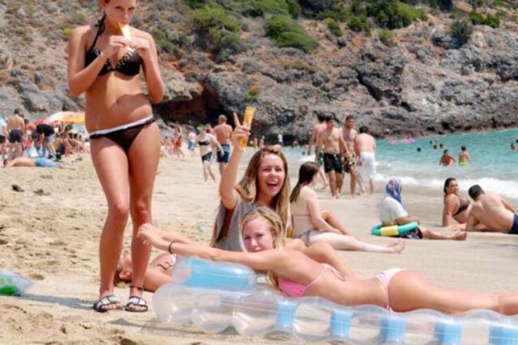 Ukrayna'dan 949 turist Antalya'ya geldi