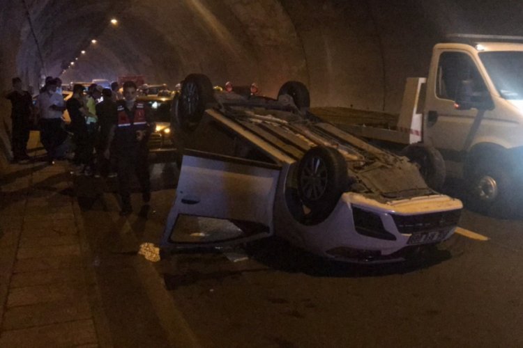 Zincirleme trafik kazasında 1'i polis 6 kişi yaralandı