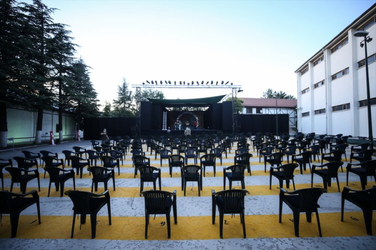 Devlet Tiyatroları, açık havada izleyiciyle buluştu