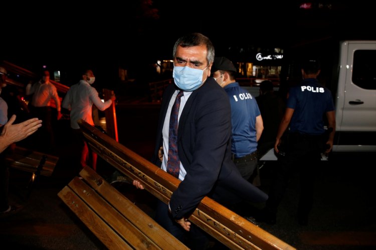 Baro başkanlarının TBMM kapısındaki bekleyişleri sürüyor