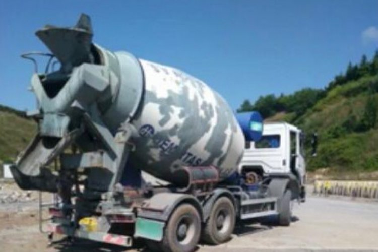 Trafikte yarış yapan mikser sürücülerine ceza yağdı