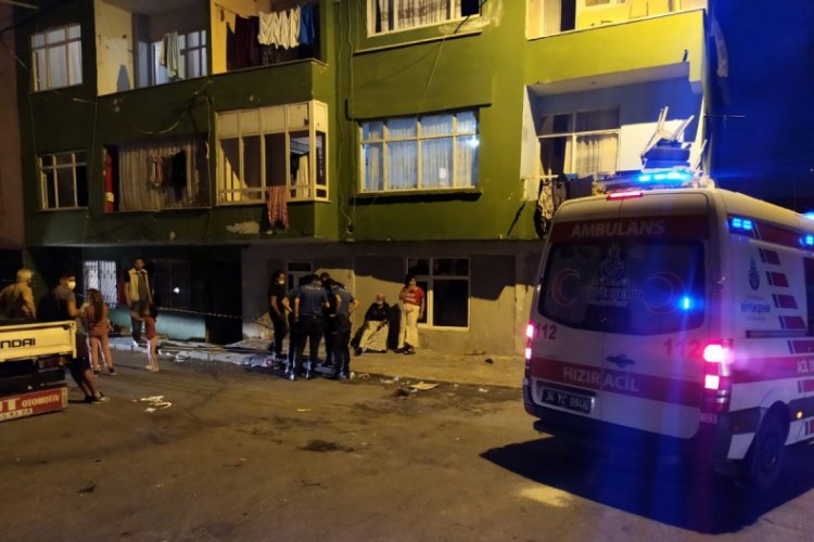 Esenler'de apartmanın merdiveni çöktü