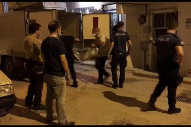 Bursa'da silah sesleri üzerine eve giden baba 2 çocuğu ve eşini kanlar içinde buldu