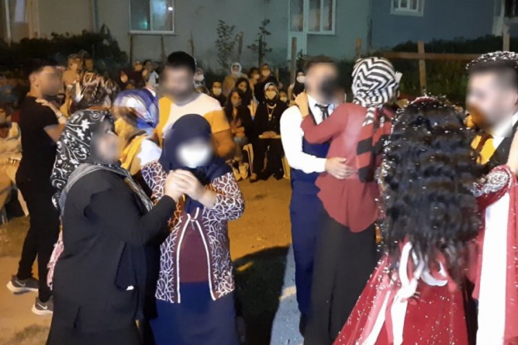 Bursa'da ölümüne halay! Sosyal mesafeyi hiçe saydılar