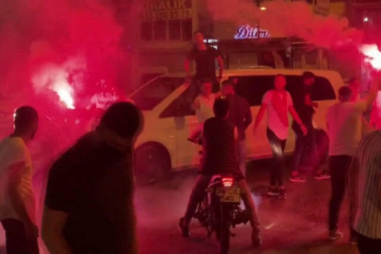 Yine silahlı, meşaleli, sosyal mesafesiz asker uğurlaması!