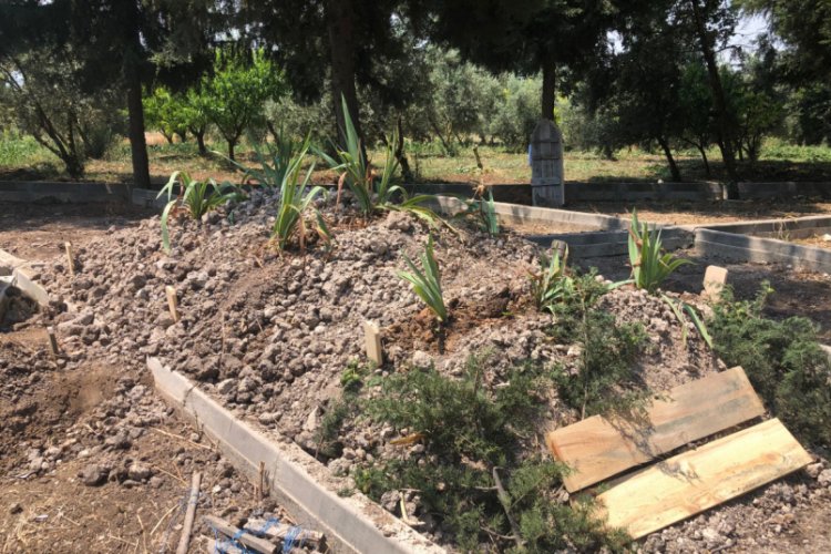 Bursa'da evlerinde ölü bulunan anne ve çocukları defnedildi