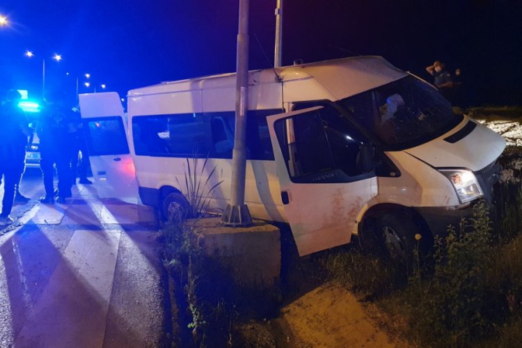 Polisin kovaladığı otomobil ile ekip aracı kaza yaptı