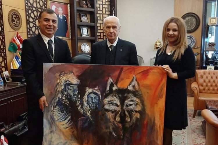 Akademisyen kardeşlerden Bahçeli'ye 23'üncü yıl hediyesi