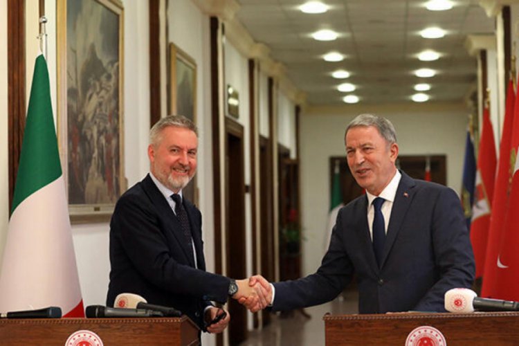 Bakan Akar, İtalya Savunma Bakanı ile görüştü