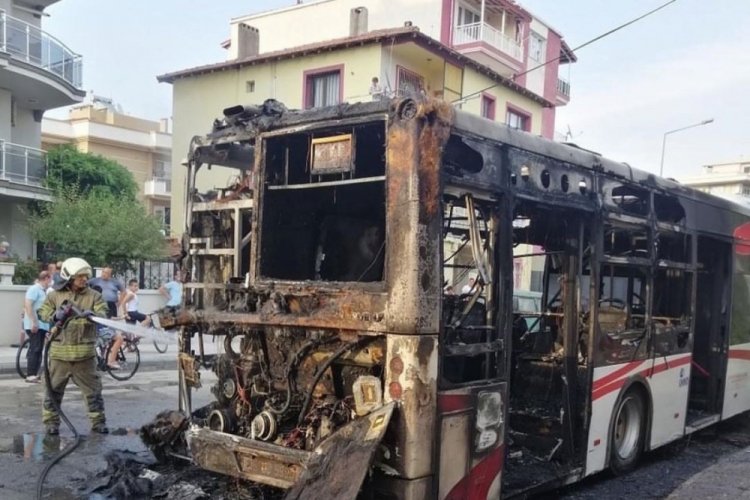 Belediye otobüse alev alev yandı