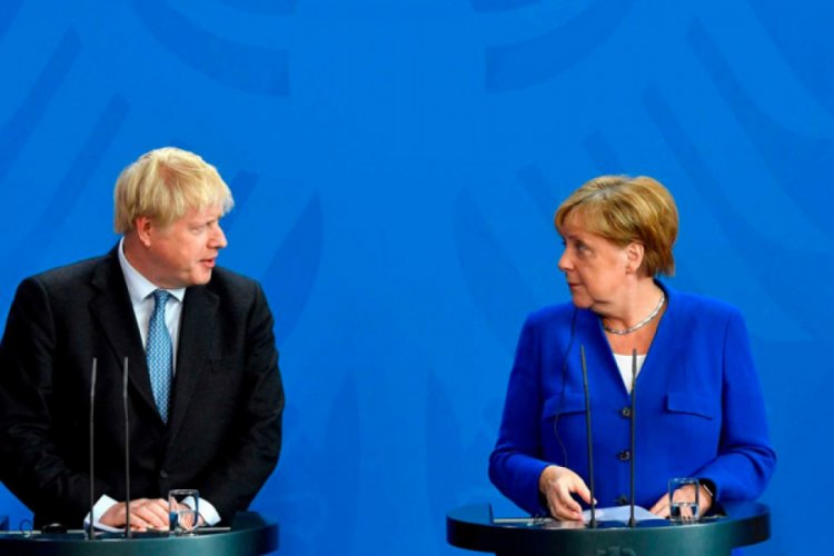 Johnson ve Merkel, Brexit sonrası ilişkiler ile Libya'yı görüştü
