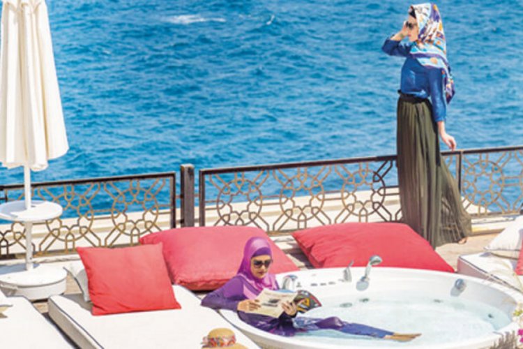 'Helal' otel diye rezervasyon yaptırdılar, kapıya gelince şoke oldular!