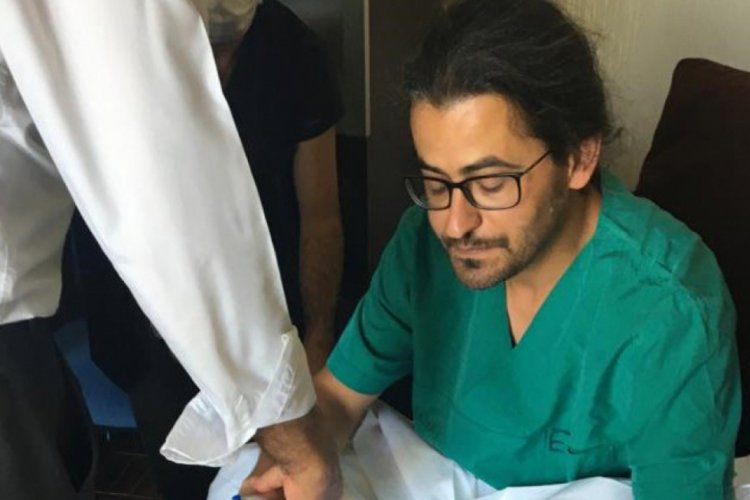''Ölüm raporunda neden Kovid-19 yazmıyor'' deyip başhekim yardımcısına saldırdı