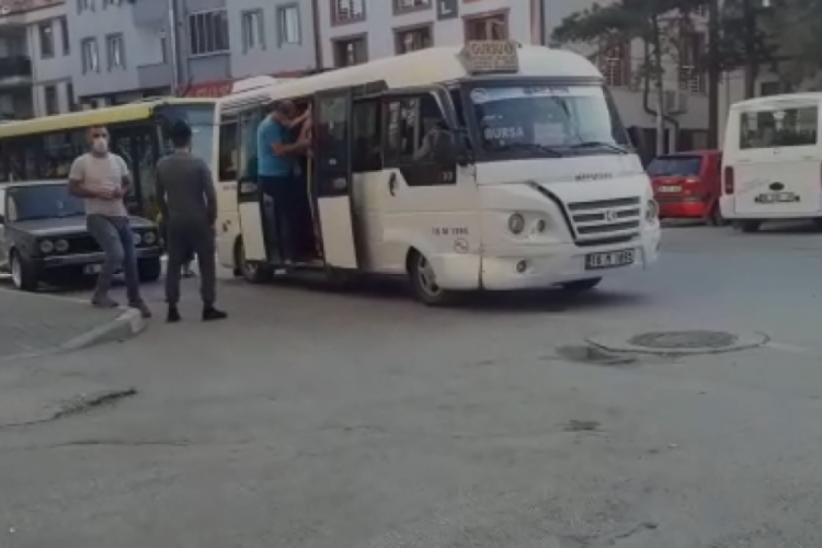 Bursa'da sosyal mesafesiz yolculuk tepkilere neden oldu (ÖZEL HABER)