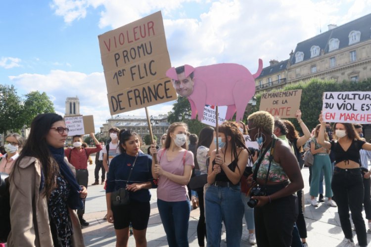 Fransa'da yeni İçişleri Bakanı ve Adalet Bakanı protesto edildi