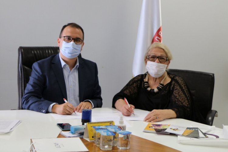 Bursa'da eczanelerden kadına yönelik şiddetle mücadeleye destek