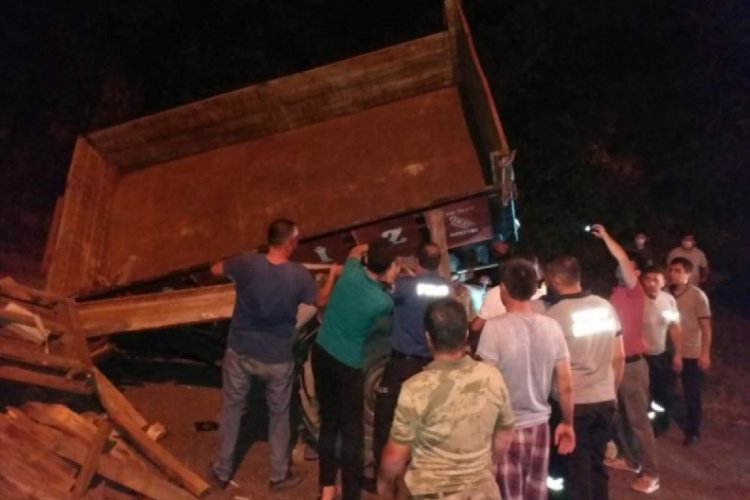 Traktörün devrilmesi sonucu 3 kişi yaralandı