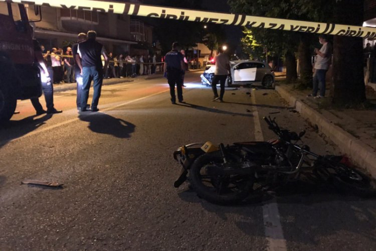 Otomobil ile motosiklet çarpıştı: 1 ölü, 2 yaralı