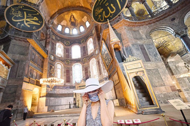 Ayasofya'yla ilgili kritik soru cevap buldu!