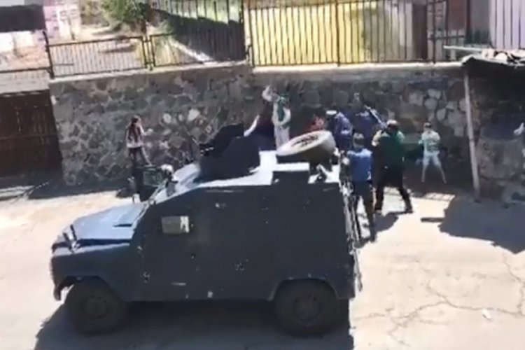 Çocuklarını bıçakla rehin alan baba, biber gazıyla etkisiz hale getirildi