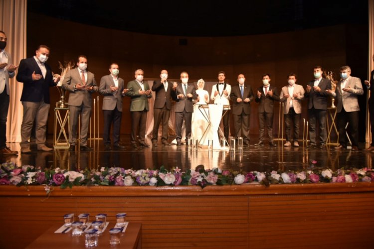 Bursa'da siyaset dünyasını buluşturan düğün