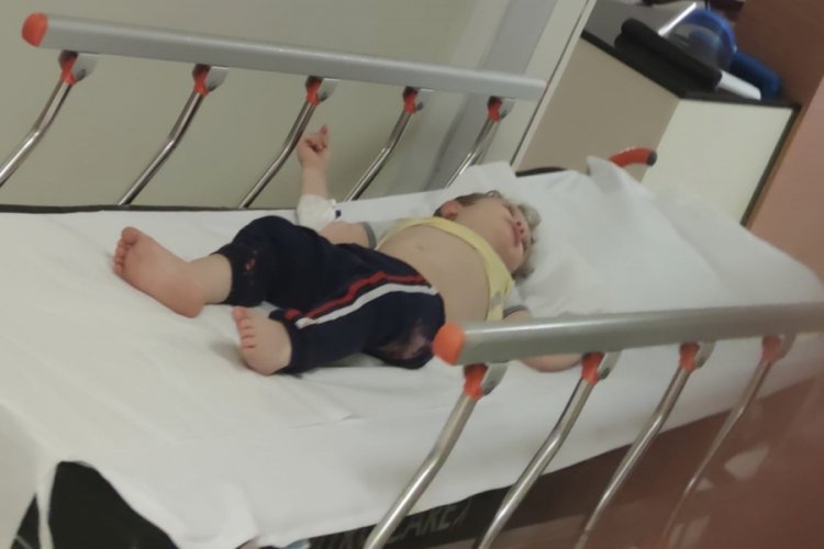 Bursa'da balkondan düşen bebek, yaralandı