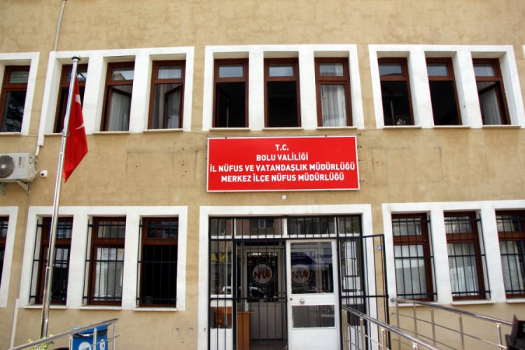 'Eşim koronavirüslü size de koronavirüs hediye getirdim' diye bağırdı, ortalık karıştı