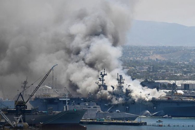 Amerikan savaş gemisinde çıkan yangında en az 57 kişi yaralandı