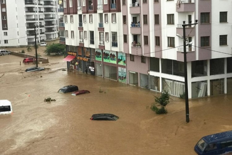 Rize'yi sel vurdu: 2 can kaybı
