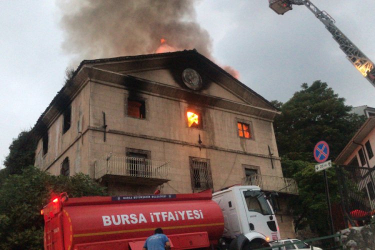Bursa'da tarihi binada yangın