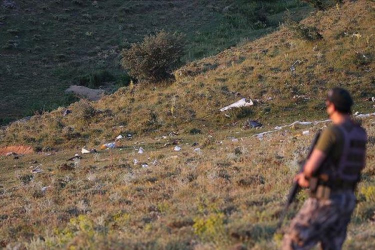 Keşif uçağının kara kutusu bulundu