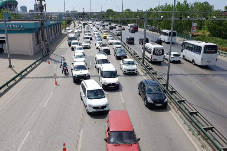 Bursa'da yağ akıtan kamyon ortalığı birbirine kattı